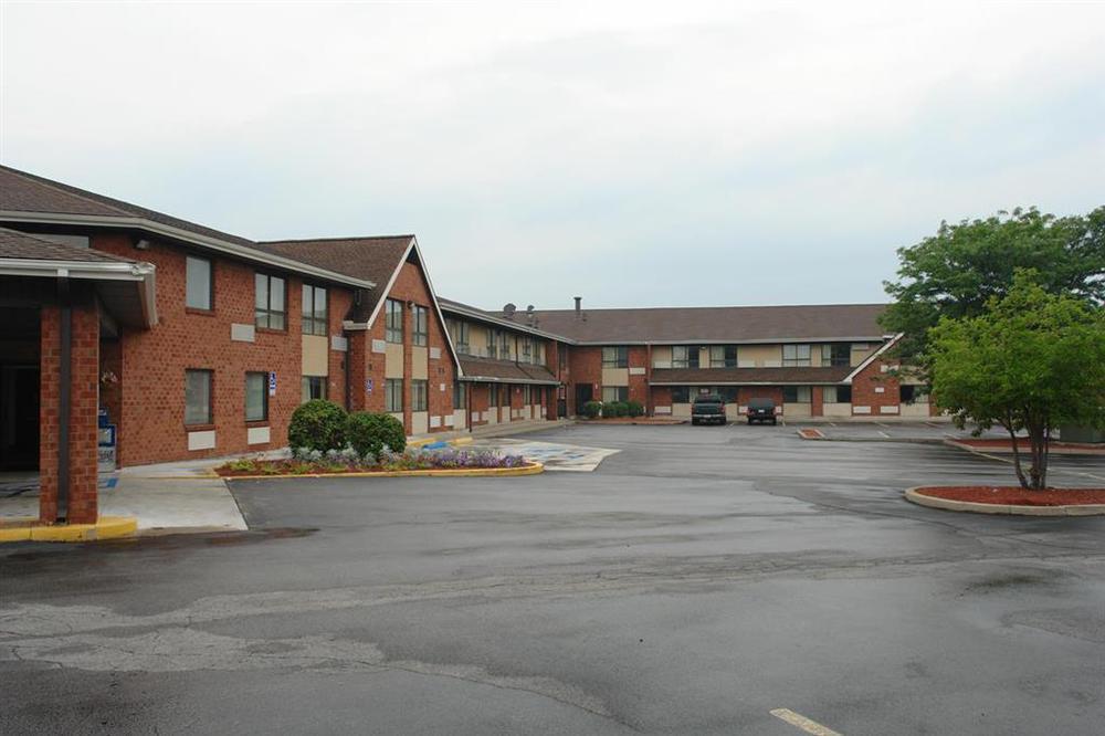 Red Roof Inn Rochester - Airport Buitenkant foto